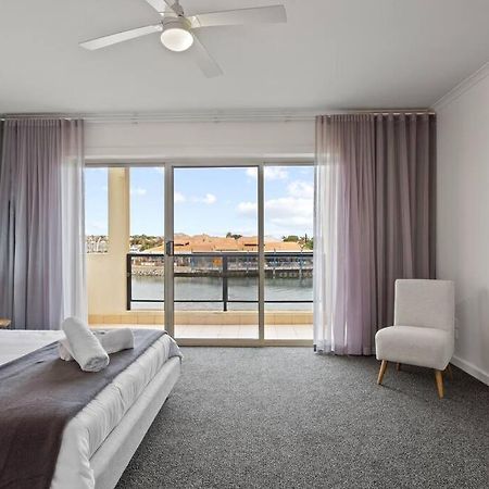 Апартаменты Waterfront Townhouse - Picturesque Marina Views Порт-Линкольн Экстерьер фото